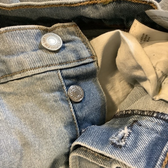 LEVI’S WEDGIE ICON FIT LIGHT DENIM JEANS 26 - Picture 7 of 13